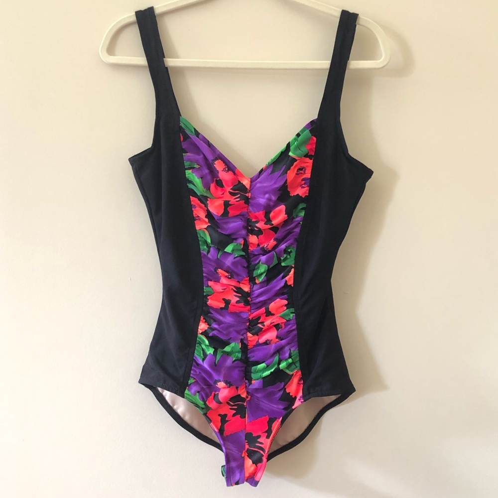 Carol Wior One Piece Slimming Swimsuit 👍❤️